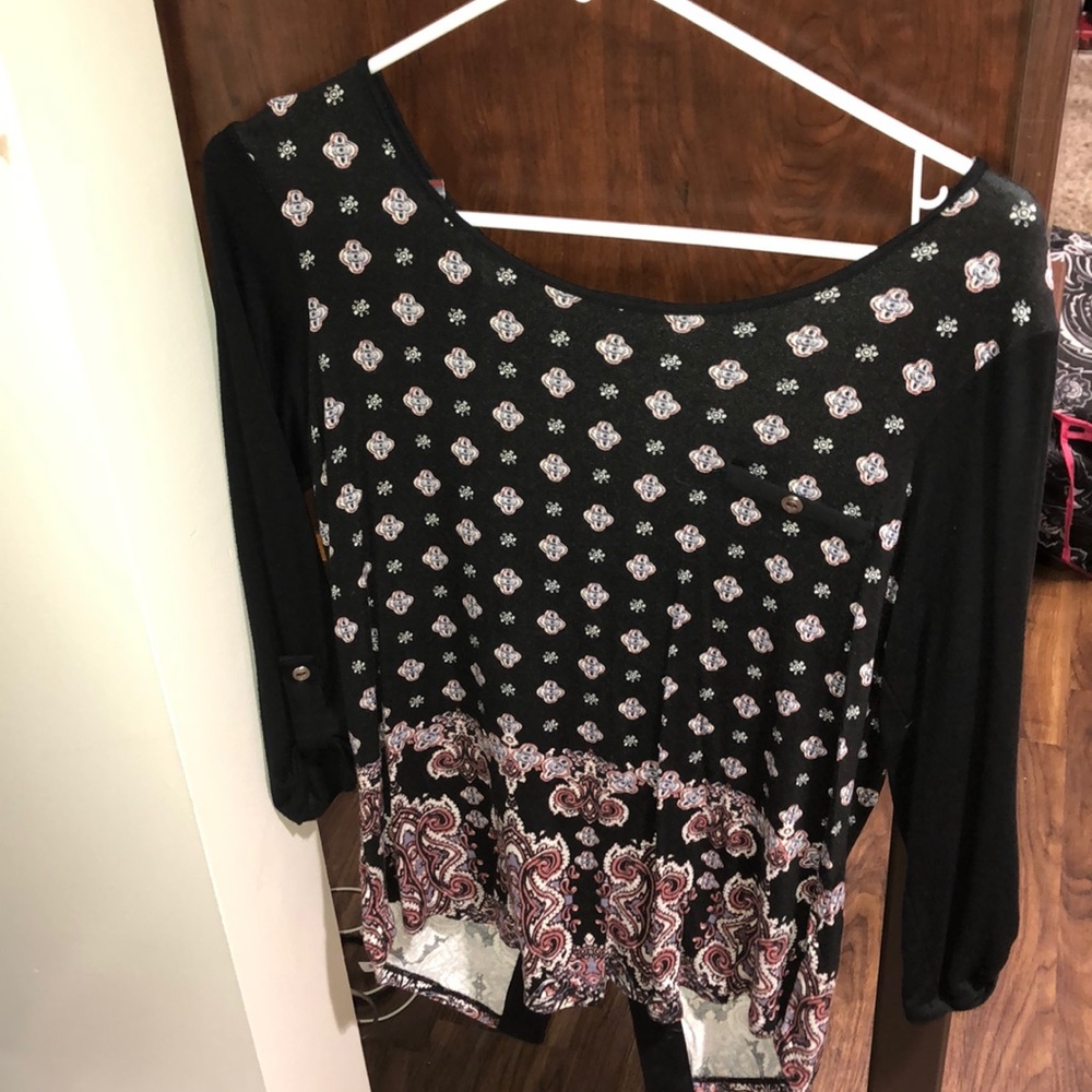 Maurice’s black patterned top